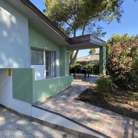 Ferienhaus Fuer 8 Personen Ca 65 Qm In Bibione, Adriakueste Italien Und Umgebung بيت للعطل